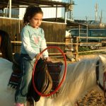 רכיבה טיפולית על סוסים לילדים